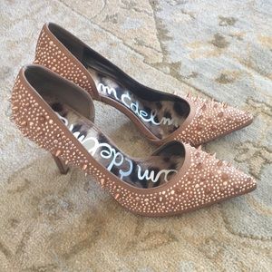 Spiky rose gold pumps for a night out